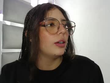 paola_lyon chaturbate