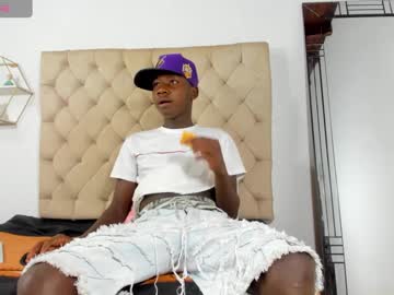 peluche_ebony1 chaturbate